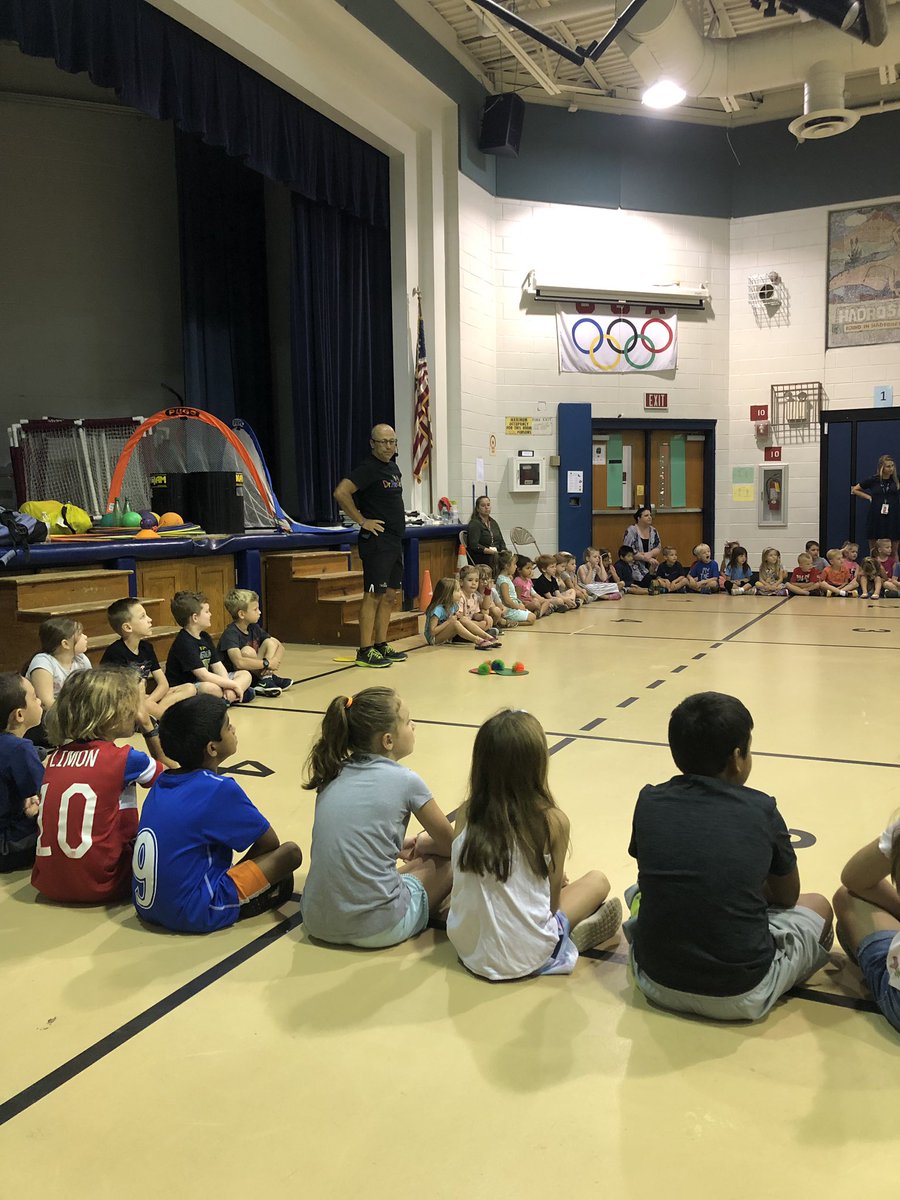 MrsLampman's tweet image. Welcome @DrRecess for our assembly on recess play. #tatemtigerpride #tatemsecondgrade #learntherules #playbytherules