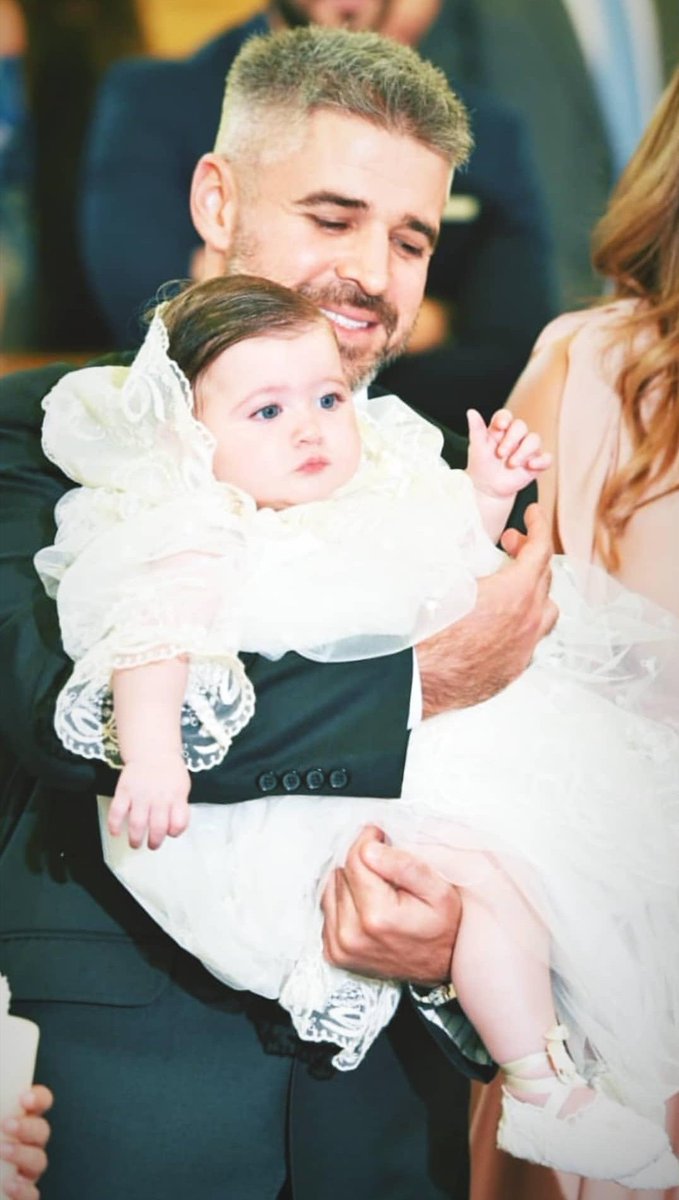 Hussienborji's tweet photo. صورة للفنان المعتزل #نبيل_عجرم مع ابنة اخته النجمة #نانسي_عجرم .
@NancyAjram https://t.co/CtNS8hlGE1