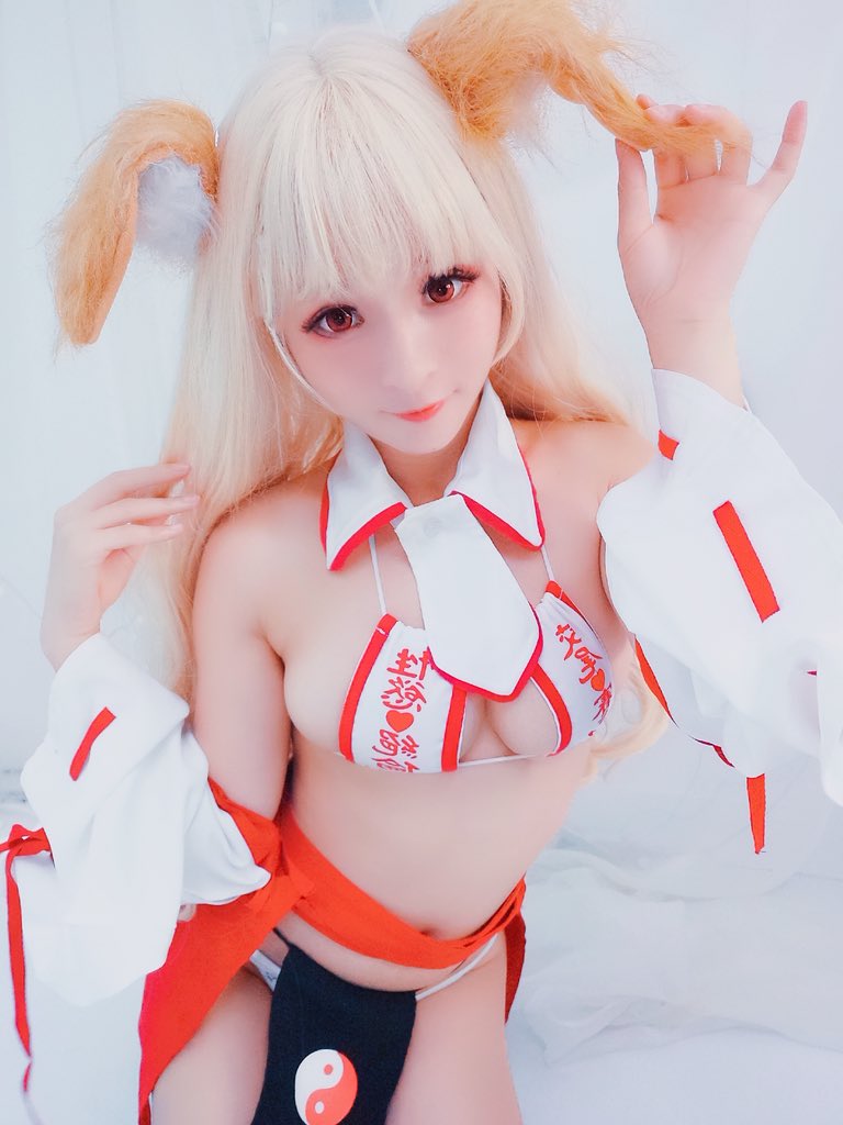巫女要来封印你咯 https://t.co/mdYDN3Jm1U