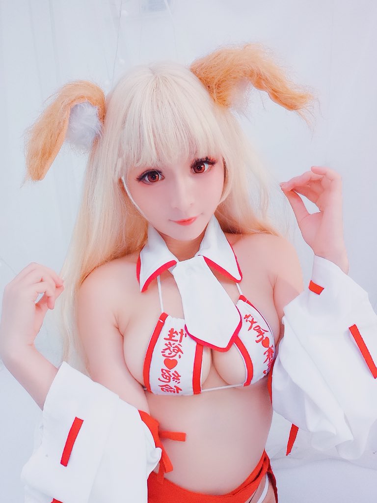 巫女要来封印你咯 https://t.co/mdYDN3Jm1U