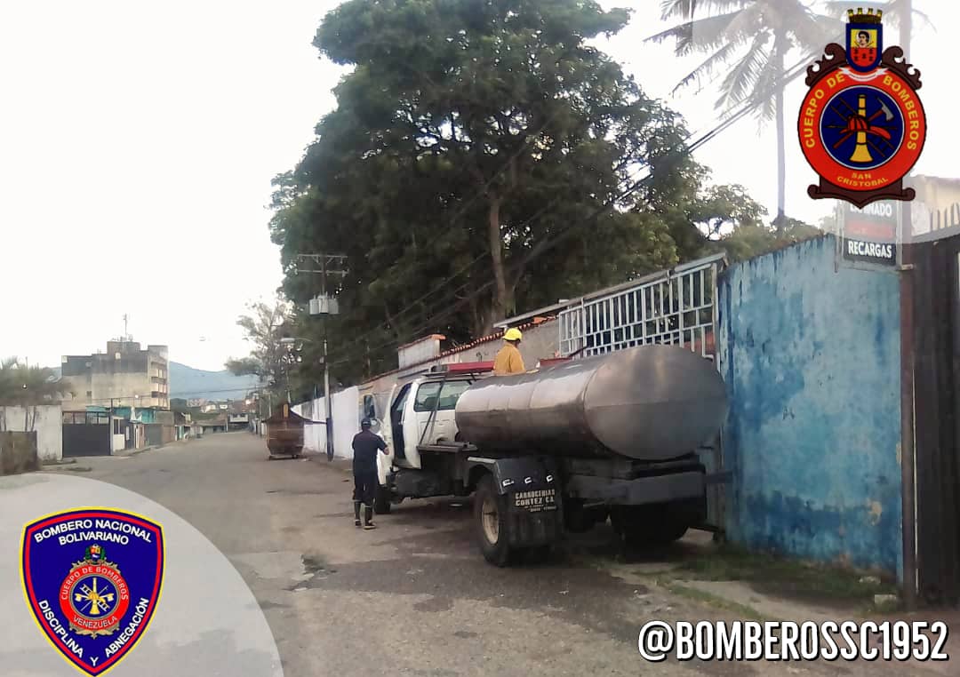 BomberosDeSC's tweet photo. El día 14/9/19 fue sofocado un incendio de Desechos Sólidos (Vegetación) dentro del Círculo Militar parte posterior,  Unidad N' 37 al mando 1er Tte José Alarcon. Hora 05:50 Am @NicolasMaduro @NestorReverol @DGNBEnLinea https://t.co/hC3hsGpDjk