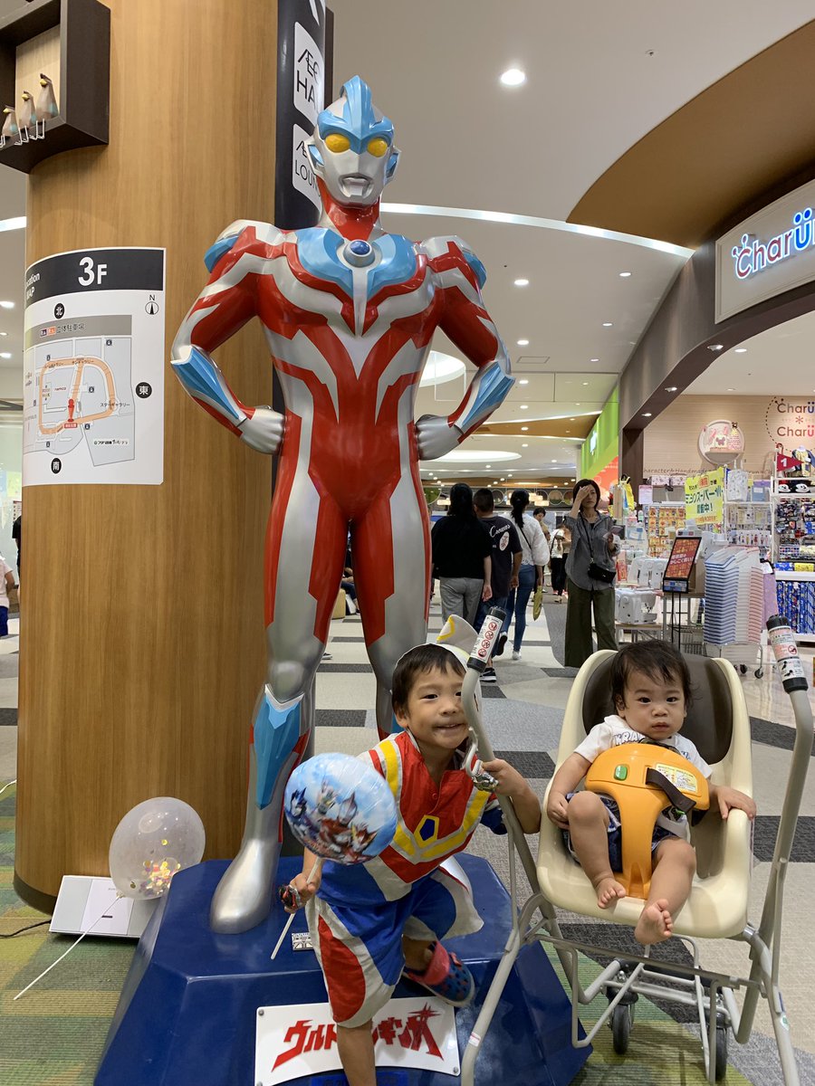 momonaxx's tweet photo. 広島府中まで行ってきました〜
ウルトラマンに会いに👣❤️ https://t.co/rUOSe6Fnyz