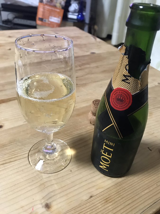 ビールやシャンパンは酔うのが早い 発泡アルコールは1杯でも酔いが回る お食事ウェブマガジン グルメノート