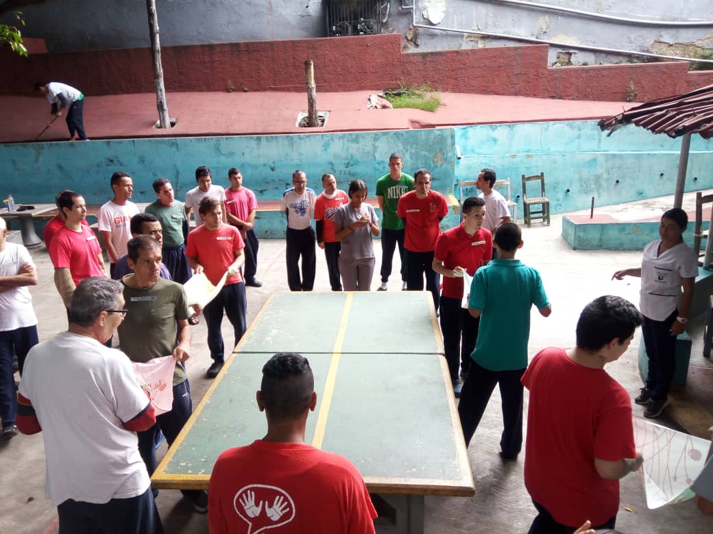socio_aranda's tweet photo. @magallyvina Gymkana de Pacientes de la Residencia Socio Asistencial Aranda Objetivos: Atención, Concentración, Integración, Trabajo en equipo. https://t.co/mqqvgzi6tZ