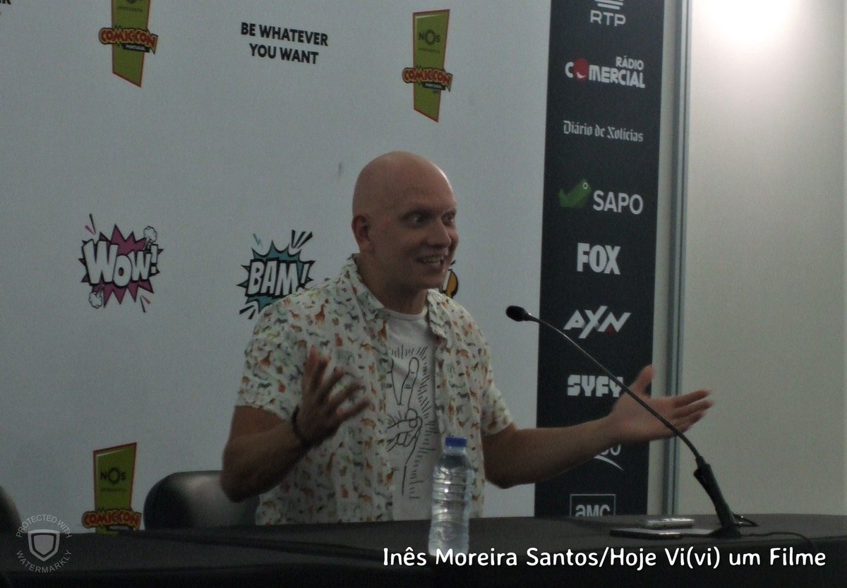 HojeViviumFilme's tweet photo. Reportagem do muito agitado quarto dia de @Comic_Con_PT: https://t.co/w58NkOqGnU
#ComicConPortugal #ccpt19 #ccpt #ComicCon #MillieBobbyBrown #Alexanderludwig #AnthonyCarrigan #Variacoes #joaquimdealmeida https://t.co/YcGtJKwVWX