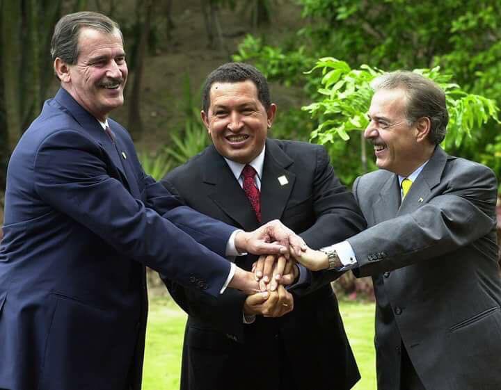 MR_SME's tweet photo. @VicenteFoxQue hipócrita! Tenias amistad con el presidente Chávez https://t.co/3rFsJs6hXB