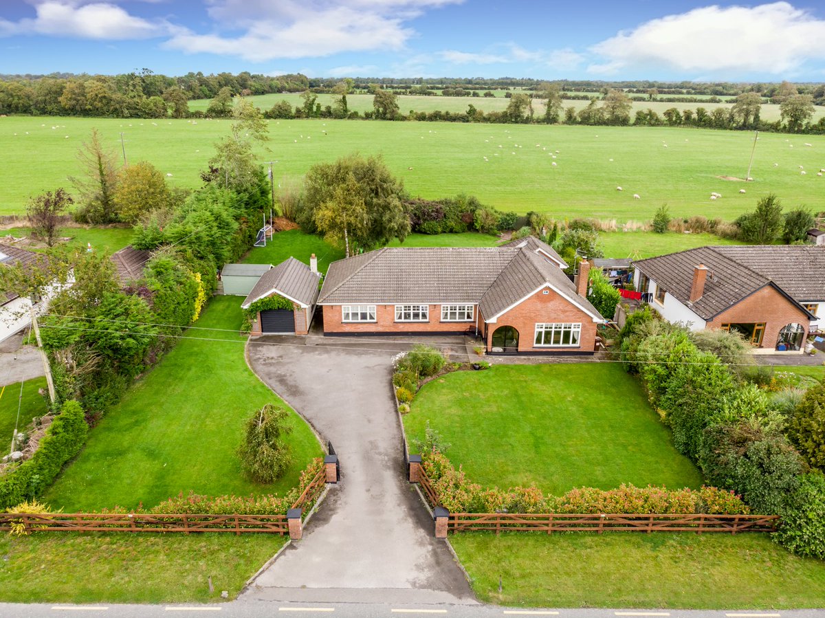 PropertyShop3's tweet image. Your Local Property Expert THE PROPERTY SHOP invites you to view BLACKHALL #Dunboyne #Meath this Wednesday! #5bed #detached #space #decor #style #detachedgarage #halfacre #familyliving #propertyladder  myhome.ie/4365163 @myhomeproperty @NewToMyHome #realestateprofessional