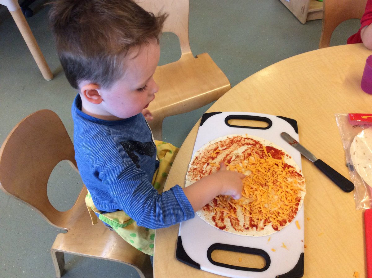StAndrewsCumb's tweet image. Making a healthy homemade ‘calzone’
#healthyeating #nurseryfun