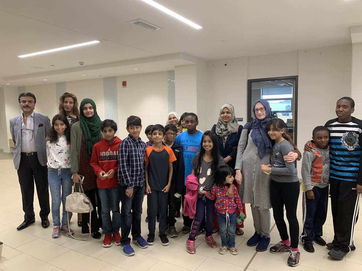 When students become the teachers we all win! Grade 5’s demonstrating to staff <a href="/DesmondHDSB/">Viola Desmond Public School</a> how a #knowledgebuilding circle works at our P.D day today! So proud of them! #studentvoive <a href="/HaltonDSB/">HDSB</a> <a href="/teacher2teacher/">Teacher2Teacher</a>