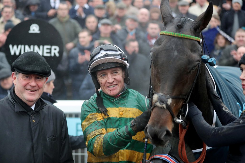 Happy Birthday &amp; congrats to my pilot today on reaching the big 40 in one piece.......well nearly. 🤣🤣#Brokeup <a href="/BarryJGeraghty/">Barry Geraghty</a> 🎂🎂