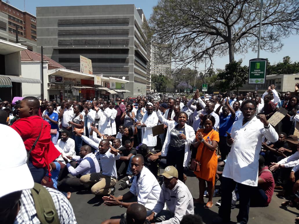TereraiSithole's tweet photo. An inspiring show of solidarity and clarity by Doctors today. This culture of abductions must stop immediately. We can't continue to live in fear in our motherland. 
#StopAbductionsNow https://t.co/P6eTZ6inFf