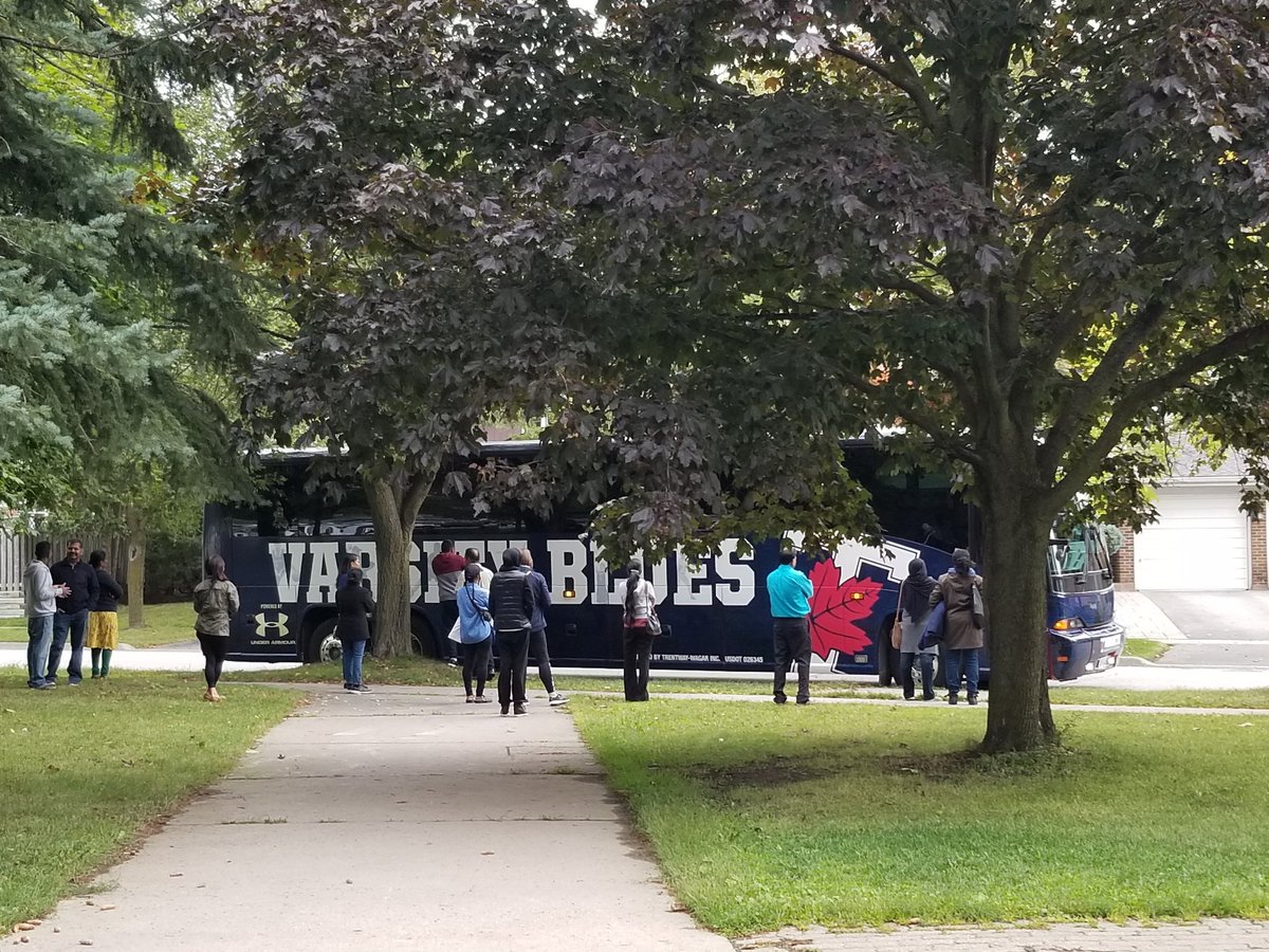 BorselliSusanne's tweet photo. An exciting day at Beverly Glen as our Gr.6 students leave for Kearney the outdoor education centre. @GlenJps @tdsb @marcsprack https://t.co/tzVNE8kGYC