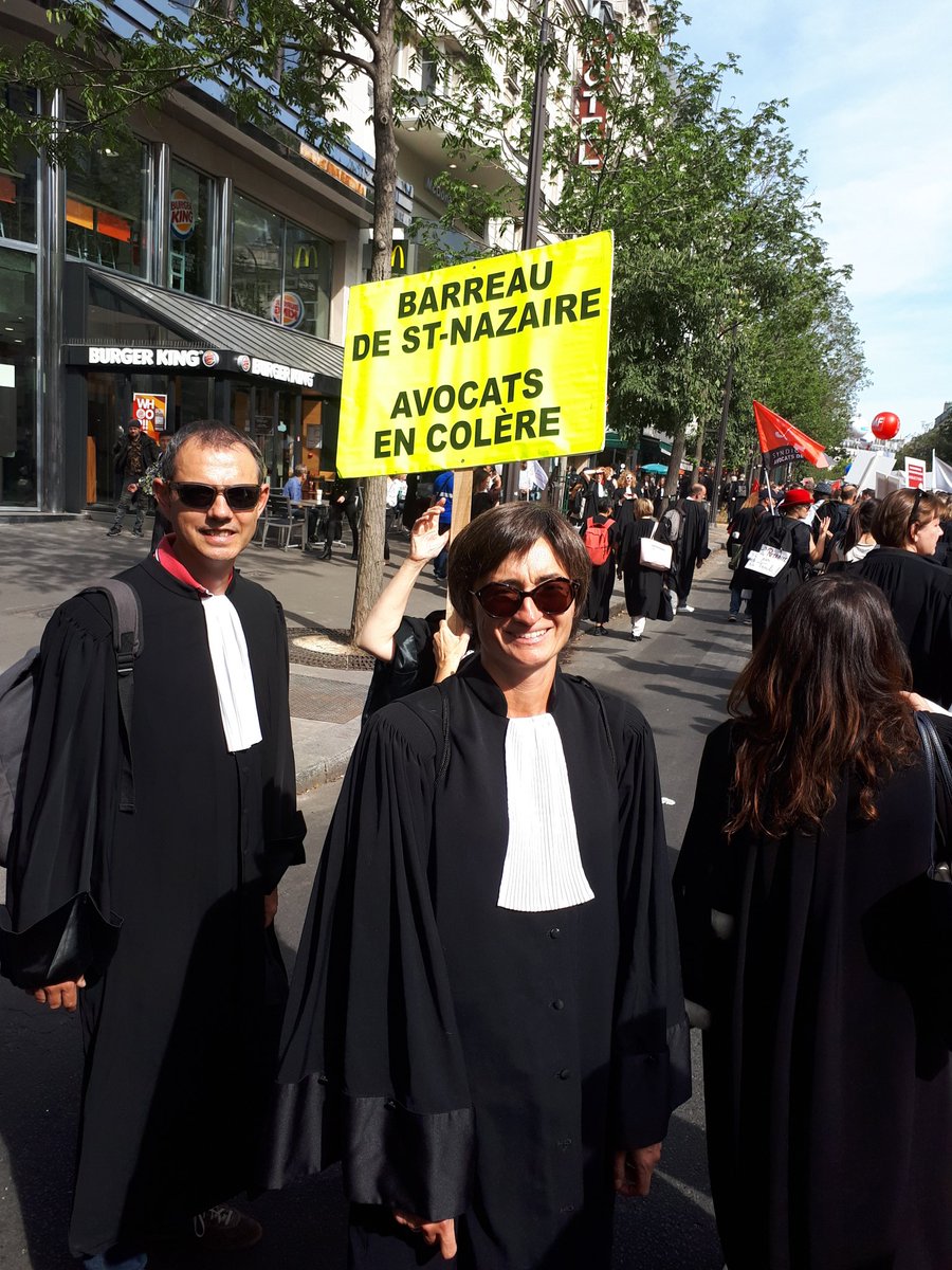 16 septembre 2019. Paris. Manifestation contre la réforme des retraites. Très très grosse mobilisation du Barreau. Belle participation aussi des pilotes...