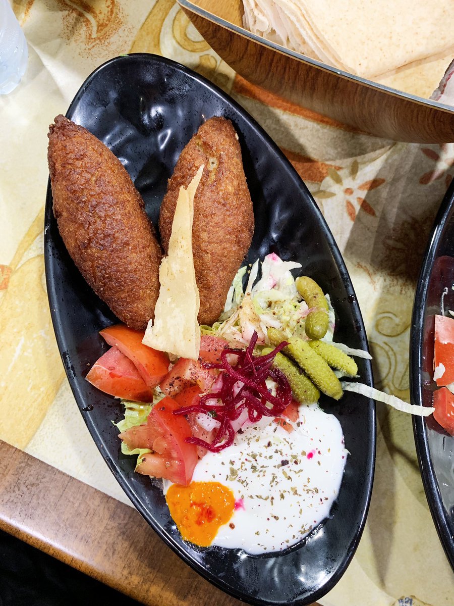 Babear, del verbo Bar Dumbo 🤤
¿Has probado los Kebbe? Este lunes se merece culminarlo con un #irdepropio a por su deliciosa comida siria, ¿votos a favor? 🖐😃

#irdepropiodumbo
• C/ Lopez Allué, 2 •