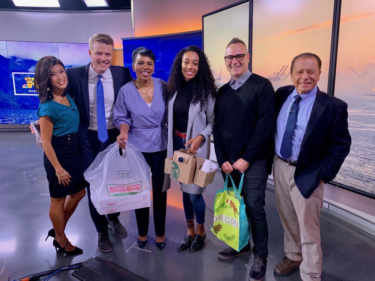 Thank you <a href="/jwhittenbergK5/">Jake Whittenberg</a> for lending me your golf glove during the <a href="/BehindtheBadgeF/">Behind the Badge</a> fundraiser last week. Glad I could return the favor by surprising you with coffee and donuts!