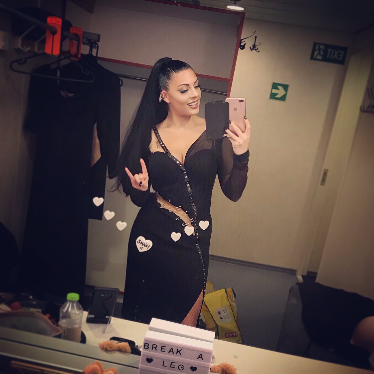 lucykayofficial's tweet photo. Silverscreen tonight 🖤 #colormagic #belindaking #bkpc #silverscreen #queen #finestshowsatsea #singer https://t.co/XgXucVz4ca