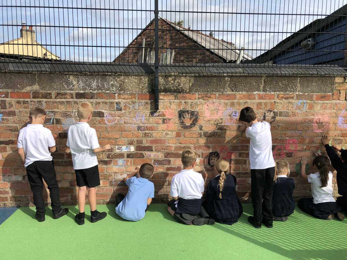 porchester's tweet photo. Lower school creating Stone Age cave paintings. #challengecurriculum. #didtheFlintstonesgetitright https://t.co/qQMQZBbhJR