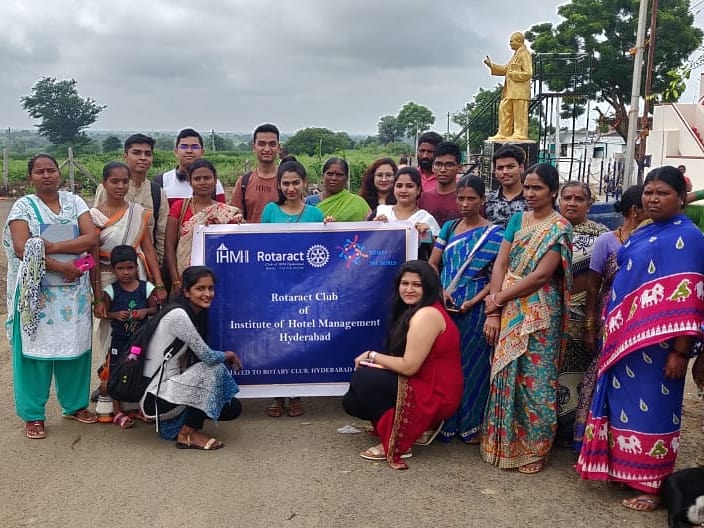 rotaract_3150's tweet image. Rotaract Club of IHM Hyderabad had a successful visit in the Zaidupally village. 

A team consisting of village head and other important members of the panchayat is formed which will be called Jal Shakti Team.
 #RID3150 #JalShaktiMission #LeadThroughService