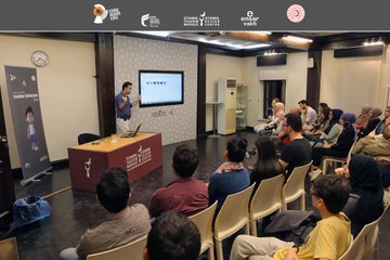 itmanimasyon's tweet photo. @istkaorgtr Animasyon yapım sürecini yaptığı işler üzerinden göstererek aktaran Osman Sentatoglou, soru-cevap faslıyla devam eden seminerin ikinci kısmında Türkiye'de animasyon sektörünün potansiyellerini ve sektörde kendini geliştirme yollarını anlattı. https://t.co/OIaaxWiYbr