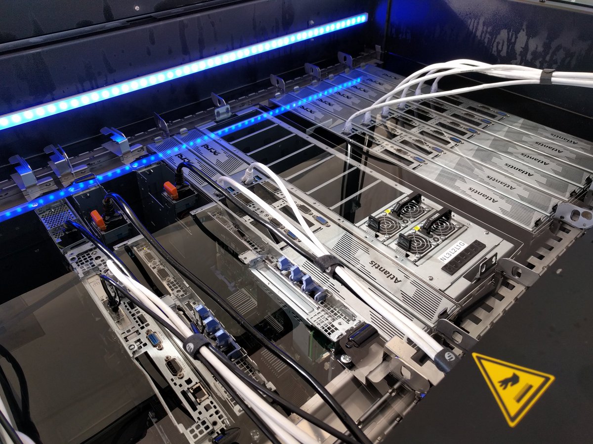 MWNautilus's tweet photo. #CERNOpenDays2019: The https://t.co/zTGAlpYzxL #DistributedComputing team visits the #LHCb-HighPerformanceCluster: Air- & liquid-cooled devices, 10.000 CPUs in total. #CERN #CERNOpenDays #DC #VC #CitizenScience #DIY #Rechenkraft #tecSPACE #Piraten #hackerspace #BOINC #LHC #HPC https://t.co/LCsCSDjosr