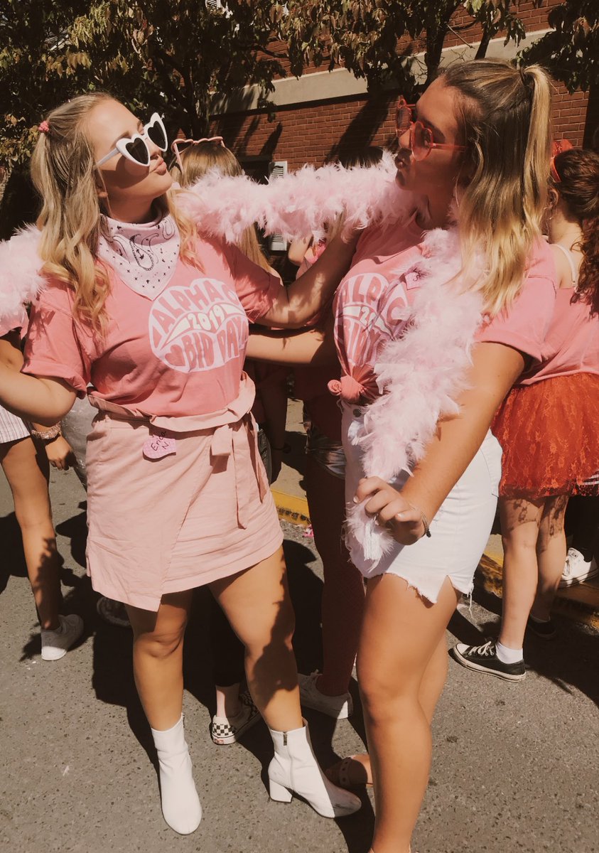 AOΠ WVU tweet media