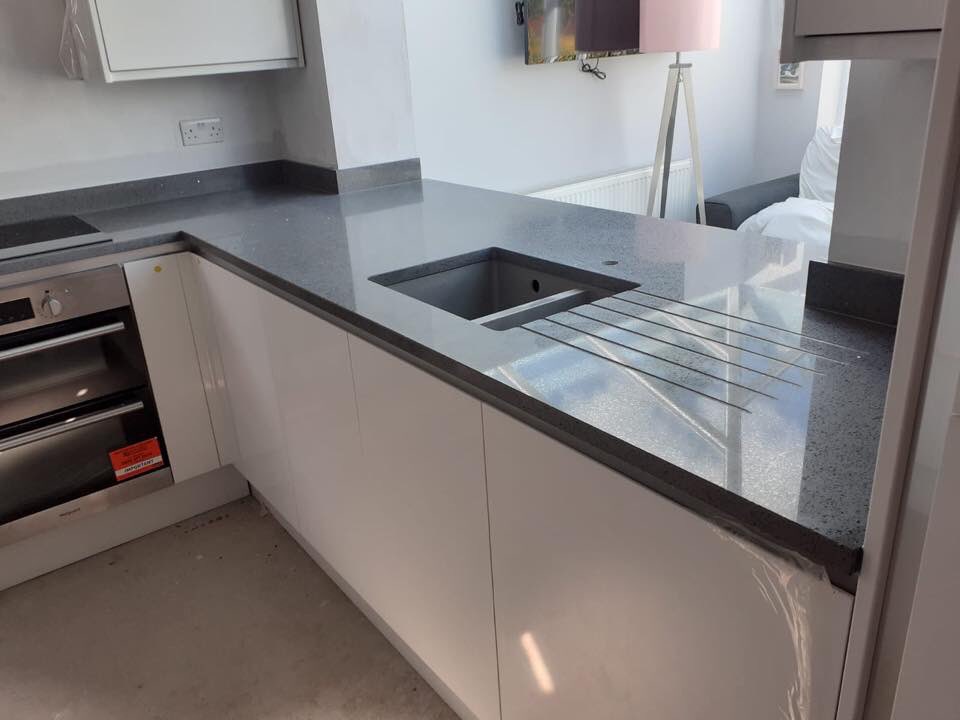 Itastone Grey Mirror 30 mm Quartz Worktops with 100mm Upstands💎