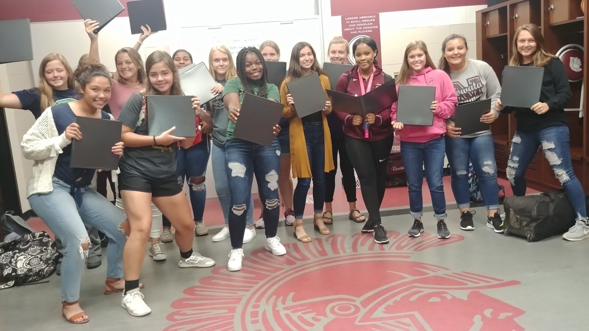 medalchicks's tweet photo. Thank you to Cedar Point church for our awesome new playbook binders #family #relentlesslygood #brainfood https://t.co/0fKgmzraeT