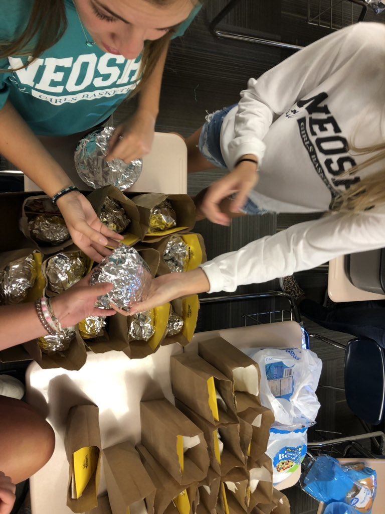 Thank You so much to all of the local citizens/businesses for making our sack-lunch fundraiser a huge success this year! Girls had a great time together on their day off from school. Special Thank You to <a href="/bowers_missy/">Missy Bowers</a> &amp; <a href="/ValleyGirl1994/">ValSportsMom</a> for all the work! 💪🏽😬