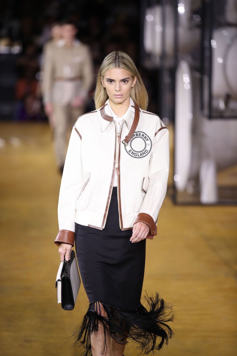 pizzaforkendall's tweet photo. I can’t get over this look!!
You were absolutely phenomenal! @KendallJenner ❤️I’m so happy and really proud of you! 
I love you and your New blondie hair 😻
I’M OBSESSED 🔥 https://t.co/SjMt2EwLbY