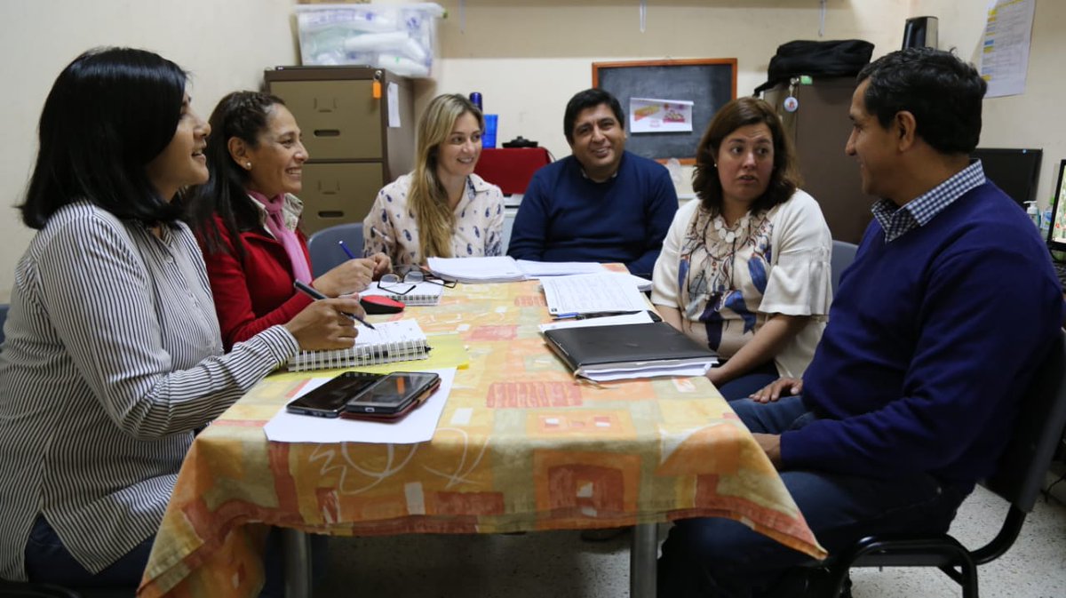 Primera Infancia y Educación diagraman la implementación operativa del Plan Alimentario Salteño.
salta.gov.ar/prensa/noticia…
<a href="/UrtubeyJM/">Juan Manuel Urtubey</a> <a href="/fguillesaavedra/">GUILLERMO SAAVEDRA</a> <a href="/patriciapinasco/">Patricia Pinasco</a> @MPInfancia <a href="/AlancayDel/">CAROLINA ALANCAY</a> <a href="/MEducacionSalta/">Ministerio de Educación de Salta</a>