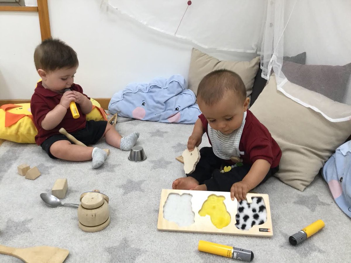 EscolaHoritzo's tweet photo. Els primers dies a l’escola. Moltes emocions que cal treballar. L’adaptació és un període que cal passar. #tranquils #somdelhoritzo #estimació #llardinfants #equilibri #serenitat #petons #abraçades https://t.co/FEMrDjbWCm