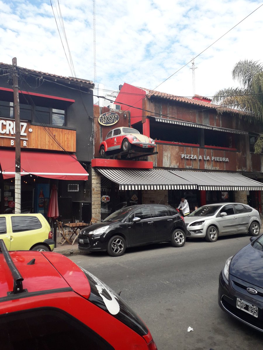 eopestemperley's tweet image. Cuando estas aprendiendo a estacionar en #Lanus
#Pavadas #BuenLunes