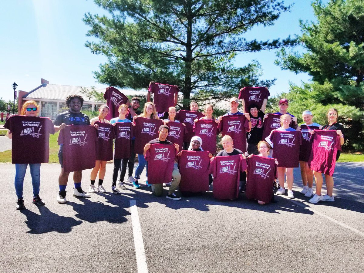SusquehannaU's tweet photo. A big thanks to the students who helped clean up litter in the borough during SGA’s Clean Sweep over the weekend. Weather-permitting, Clean Sweeps will continue on Sunday mornings through mid-fall and begin again in early spring. https://t.co/Ak2RACDezK