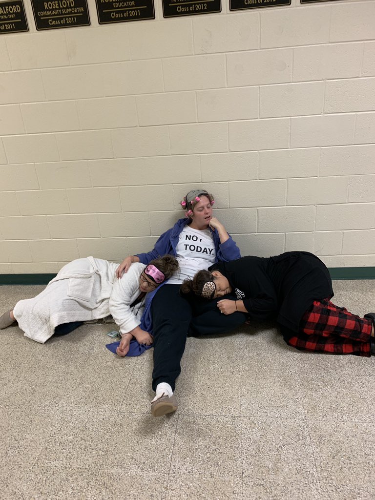 morgan_laroque's tweet photo. Itβs the most wonderful time of the year!! ππ #SpiritWeek #DayOne #DestinationDay #BackToBed #TeachersHaveFunToo @bunnhs @stormiBteachin @mypearlonsunday https://t.co/2YnEVw91ZR