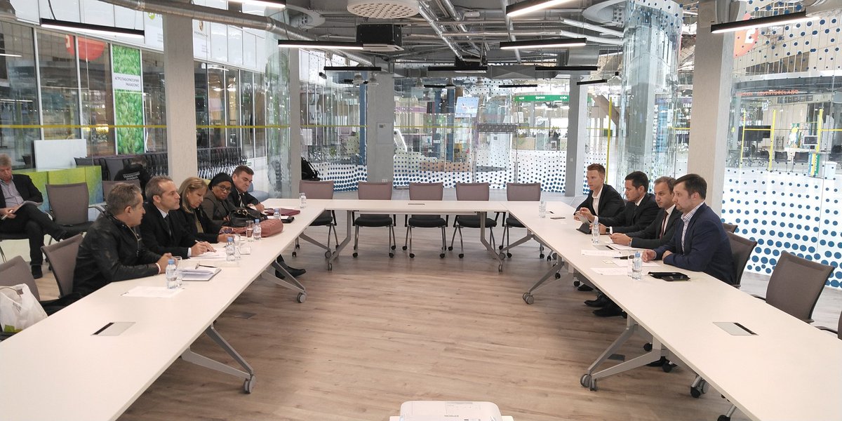 ArmandoRguezB's tweet photo. Visitamos #ParqueCientíficoTecnológico Skolkovo #Rusia @TechnoparkSkEn Presidente compartió experiencias #IncentivosInnovación conexión #Industria de +2000 #Startups Biomedicina, TI, Energía e Industria4.0 Interés colaborar futuro Parque C&T #Cuba en @universidad_uci @DiazCanelB https://t.co/XGbd0kF61p