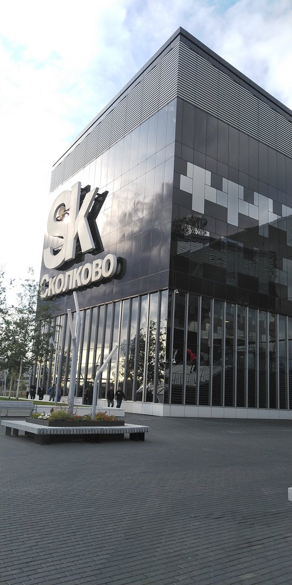 ArmandoRguezB's tweet photo. Visitamos #ParqueCientíficoTecnológico Skolkovo #Rusia @TechnoparkSkEn Presidente compartió experiencias #IncentivosInnovación conexión #Industria de +2000 #Startups Biomedicina, TI, Energía e Industria4.0 Interés colaborar futuro Parque C&T #Cuba en @universidad_uci @DiazCanelB https://t.co/XGbd0kF61p