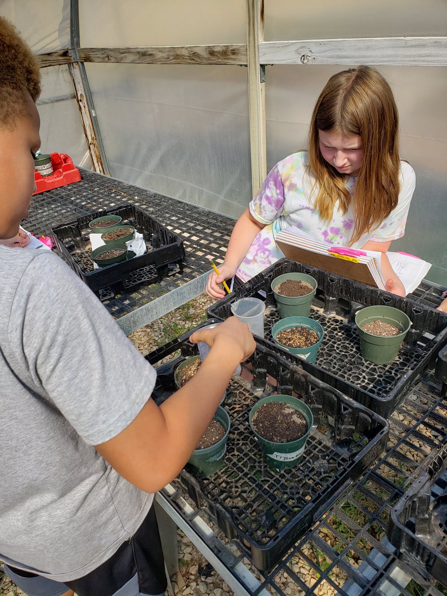 hbryant6th's tweet photo. Making observations and recording data for or soil experiment! Students learned about essential soil properties and then used a variety of materials to create their own soil mix! @jtsdnixa https://t.co/QMyuzWhAUL