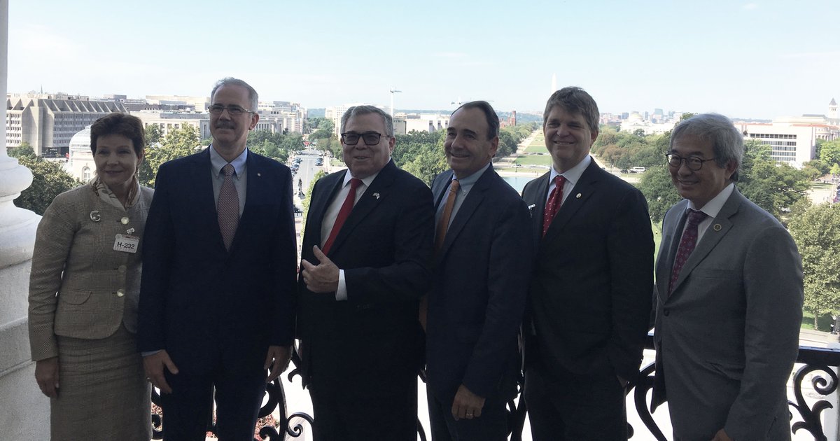 AOAforDOs's tweet image. Representing &amp;gt; 597k physicians &amp;amp; med students, leadership from the #Groupof6 are in DC to advocate for maternal health, drug pricing transparency, mental health parity &amp;amp; funding for gun violence research #AmericasDocs @aafp @AmerAcadPeds @ACPinternists @APAPsychiatric @ACOGAction