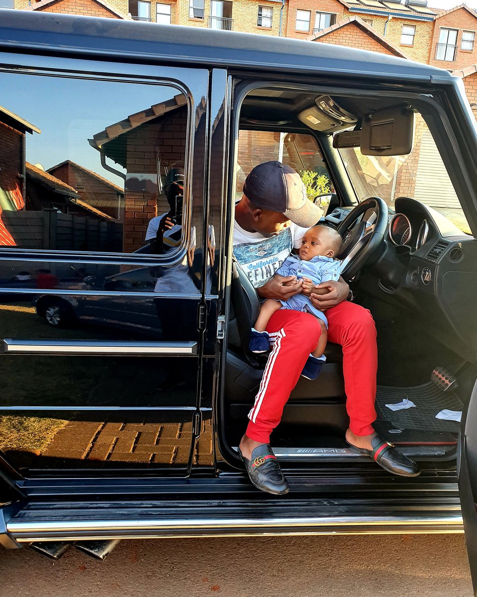 DjCoachrsa's tweet image. Me thinking: Eix I'm thinking of renting a Son yazi, anyone with a son I can Rent for a picture?
.
.
. 
Universe: here we go 🥰🔥🥰 
#fbkmillionaires