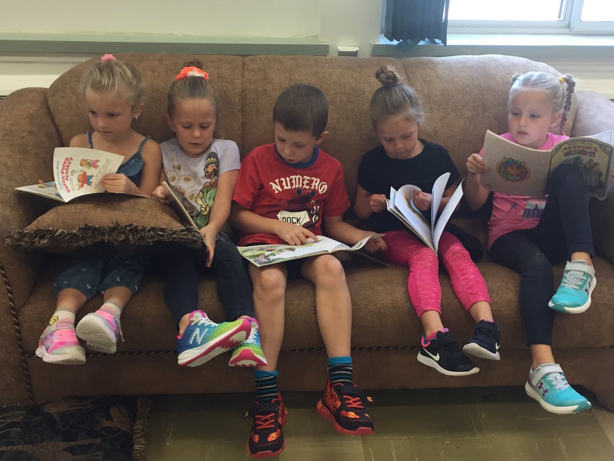 alcdsb_stms's tweet image. The love of reading is growing in Kindergarten. Raising readers, raising leaders! @alcdsb