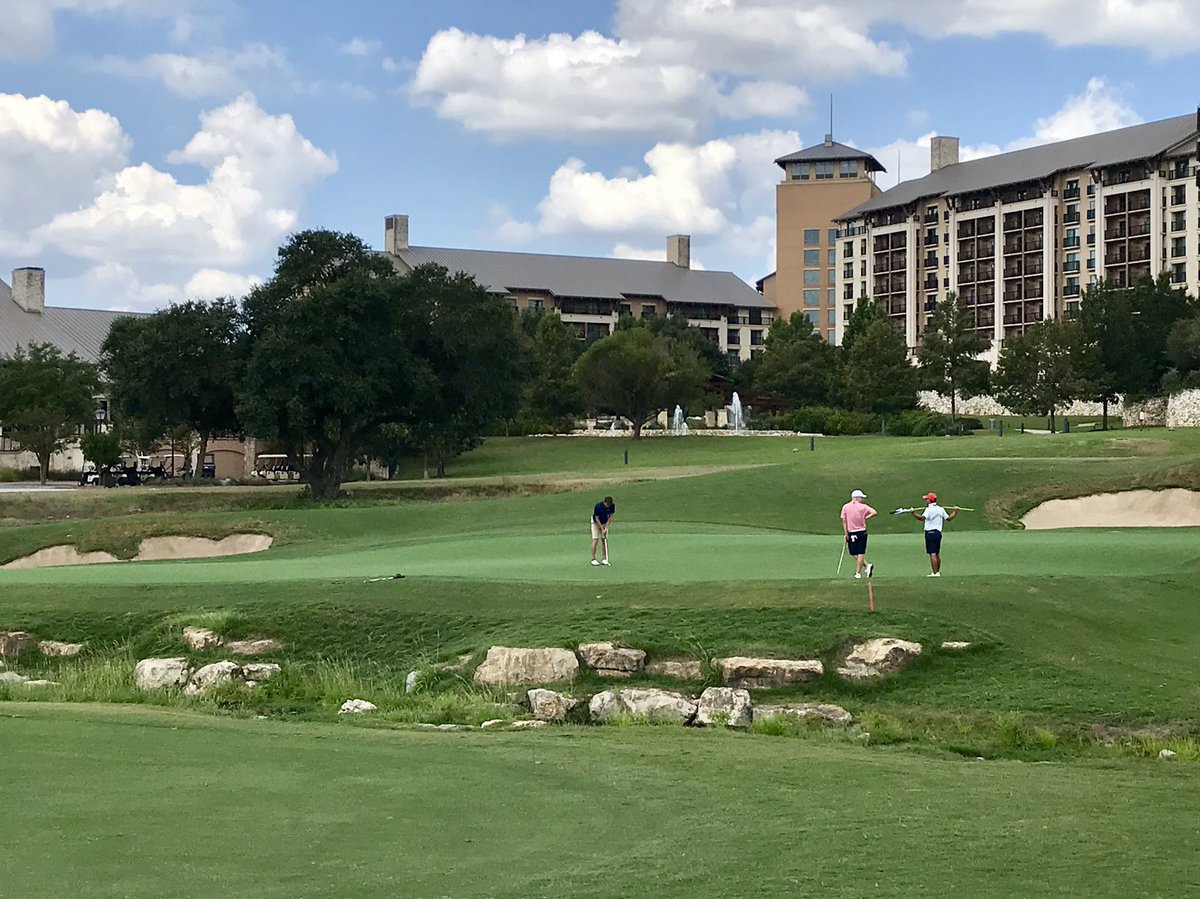 South Alabama posted a 3-under 285 to take the team lead after the opening round, while Nolan Ray of Lipscomb shot a 7-under 65 to lead all players. The second round is underway. 

🆚 Lone Star Invitational
⛳️ TPC San Antonio AT&amp;T Oaks Course
📊 bit.ly/2m9Mqin
