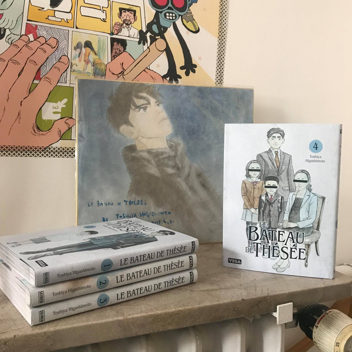 vegalivres's tweet photo. EVENEMENT 

Pour fêter la sortie du #Bateaudethésée 4 nous mettons en jeu le shikishi dessiné par @toshiya_paris ainsi que les 4 premiers tomes de la série ! 

A 100 RT, nous tirons au sort parmi les participants ! 

#concours #bateaudethesee #evenement #shikishi https://t.co/mxR4sAJivy