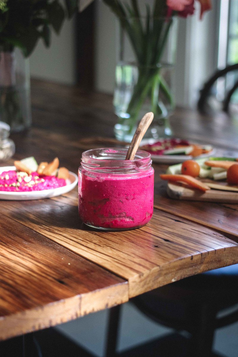 well_essentials's tweet image. Beautiful Bright Pink Roasted Beet Hummus bit.ly/2Plx8kR