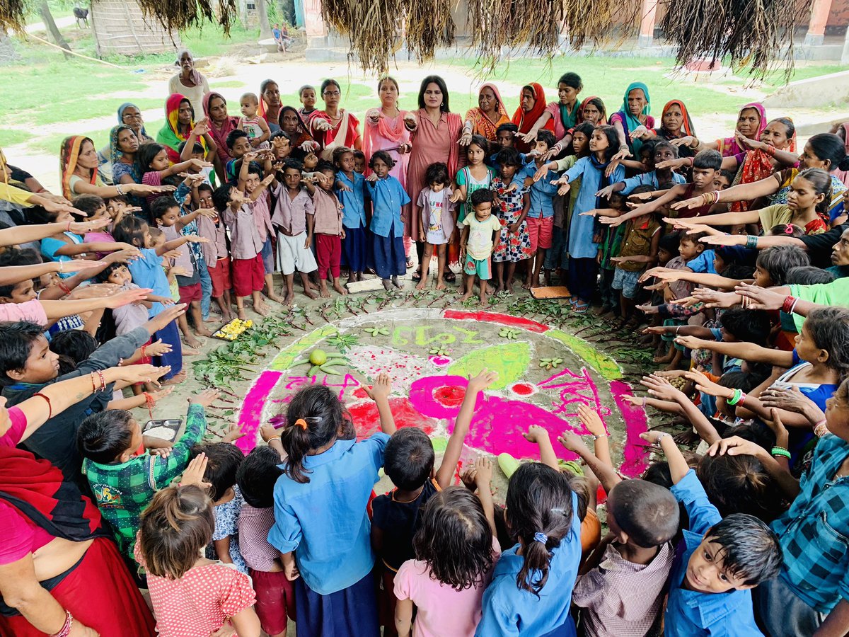 sahani_sharda's tweet photo. Poshan sapath with Aaganwadi Nd school children and people of the community in kalyanpur (Samastipur)
#PreschoolEducation #ThankyouAnganwadiDidi #POSHANAbhiyaan @BRPOSHAN @MinistryWCD @smritiirani https://t.co/26RraaEDok