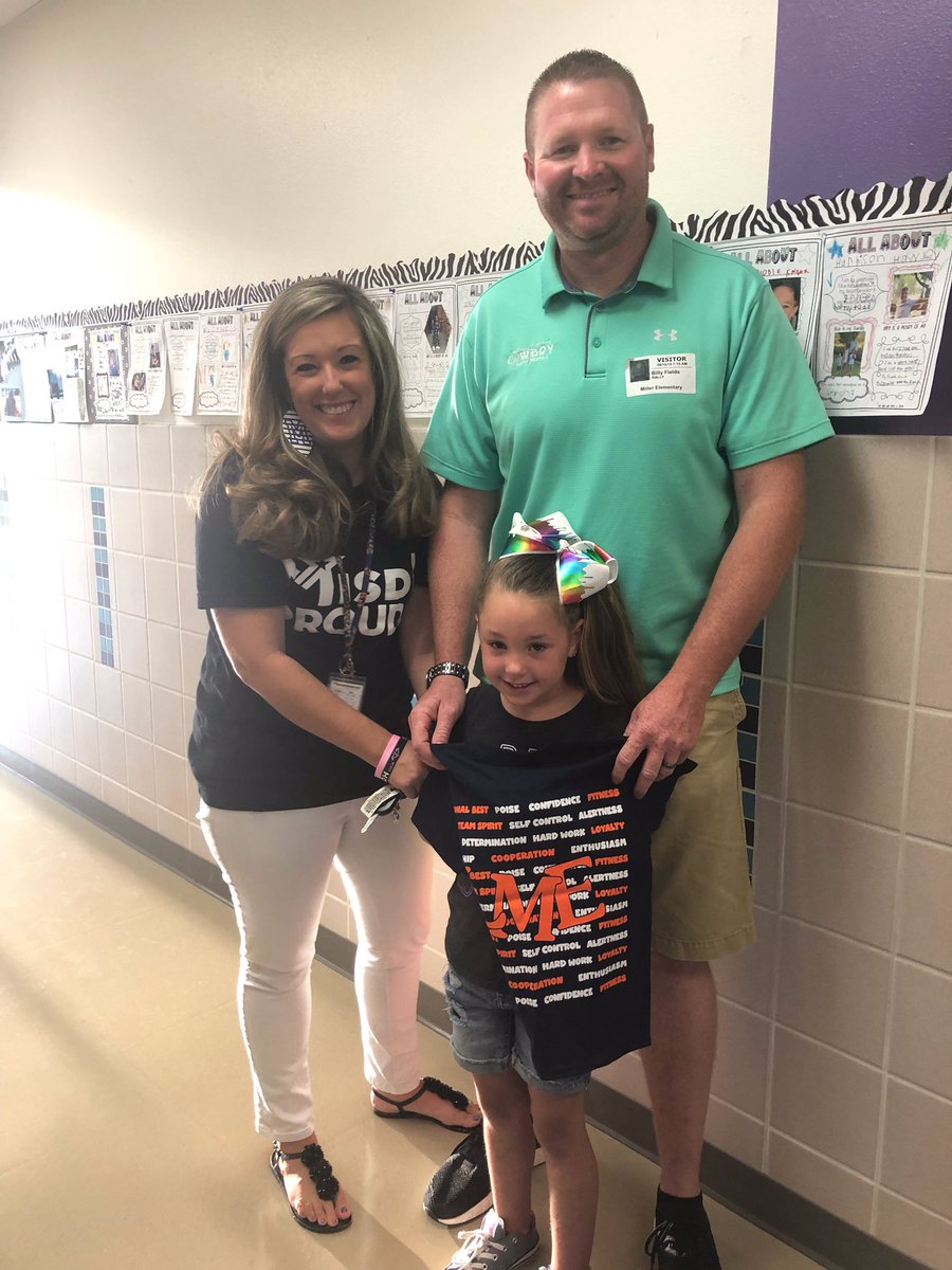 MrsCoachFields's tweet photo. Very proud of my little Kindergarten leader! Big thanks to the staff at @LMiller_Elem for pouring into our kiddos and creating a fantastic culture! #misdproud https://t.co/6XeaZUbypn