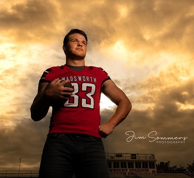 A leader on and off the field! Had a chance to work with this fine young man last night. @jgrice_33 thanks for making this a fun shoot! #gocreate #seniorpictures #seniorportraits #senioryear #seniorfootball #highschoolsenior #senioryearmagazine #godox #o… ift.tt/2O4wdXN