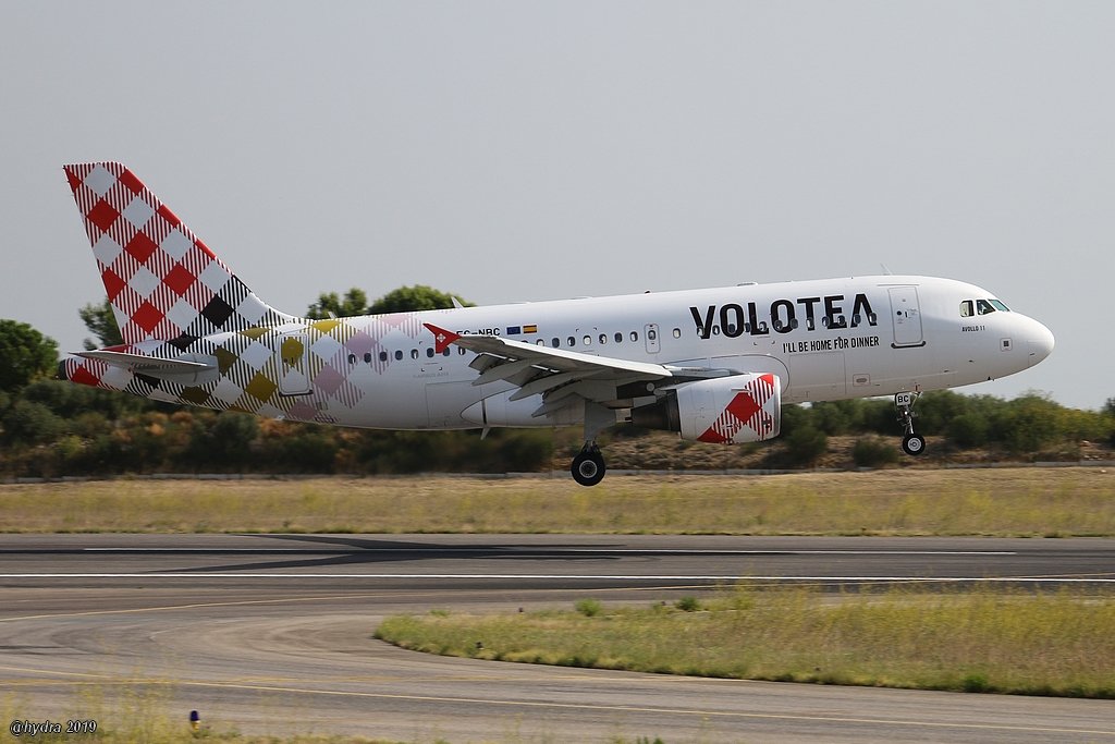 hydra_66's tweet photo. "the eagle has landed" by #Avollo11. 🥰
ce lundi à #PerpignanPGF EC-NBC 
@volotea #Nantes https://t.co/rN7qGVSg2m