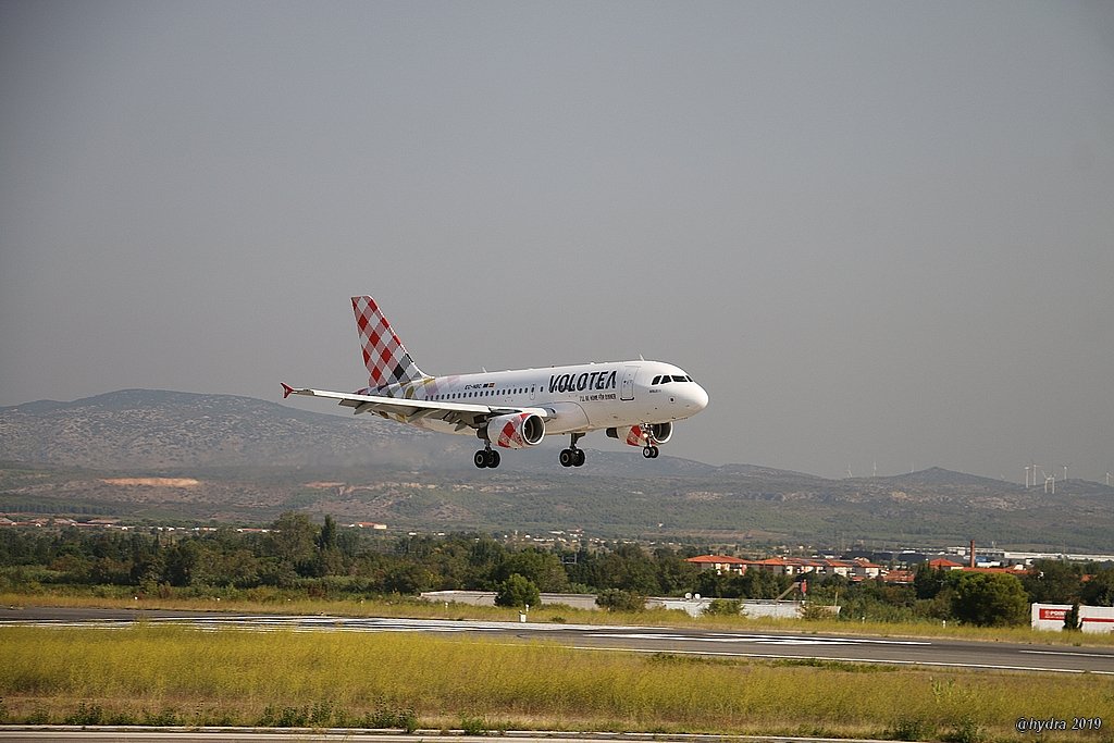 hydra_66's tweet photo. "the eagle has landed" by #Avollo11. 🥰
ce lundi à #PerpignanPGF EC-NBC 
@volotea #Nantes https://t.co/rN7qGVSg2m