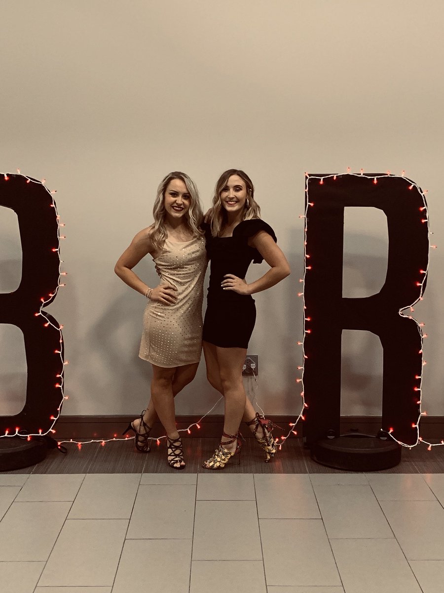 _laurenbowen's tweet photo. first home football game and casino night 🖤 https://t.co/weowAO2Fhf