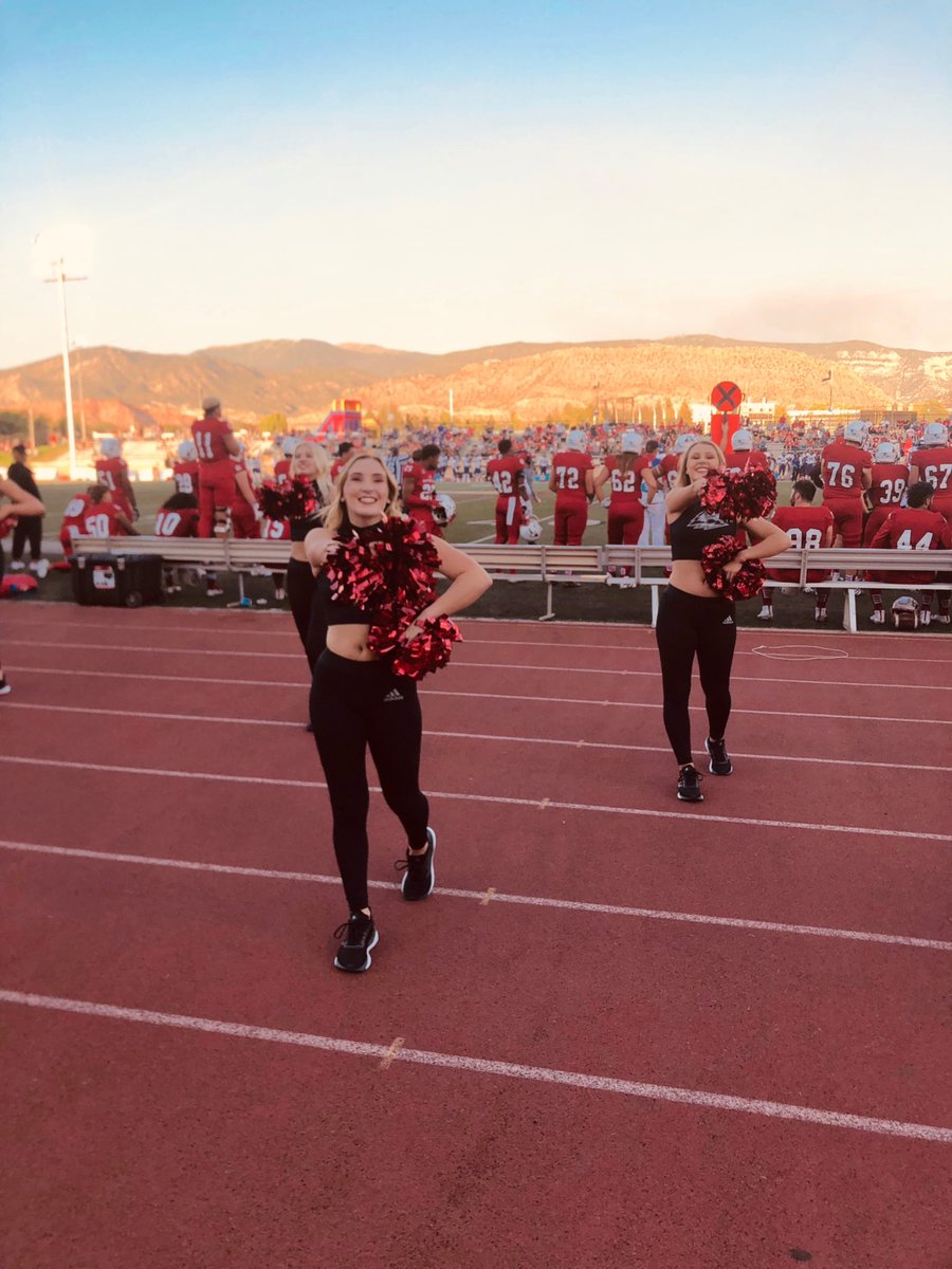 _laurenbowen's tweet photo. first home football game and casino night 🖤 https://t.co/weowAO2Fhf